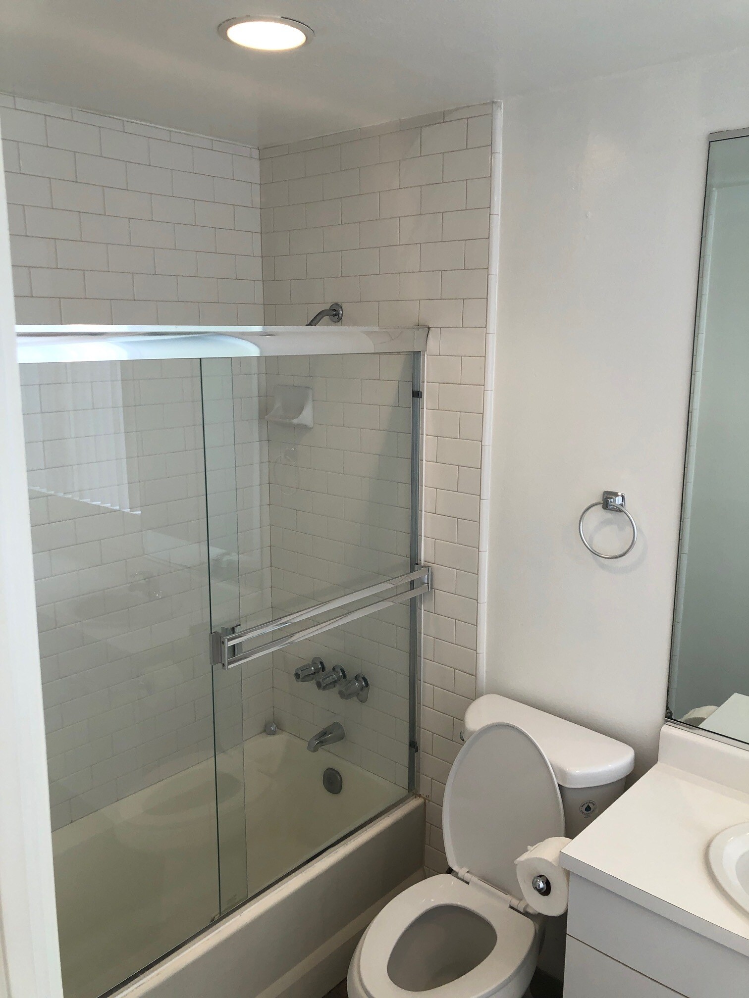 Building Photo - 1733 Lucile Ave