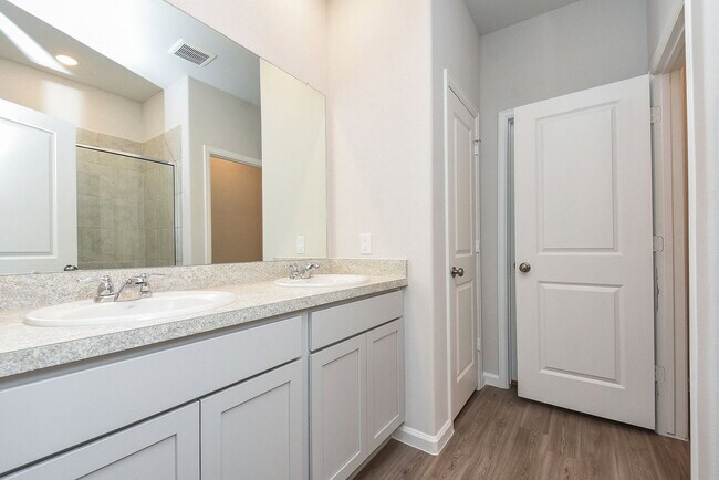 Building Photo - 16493 Moss Ln