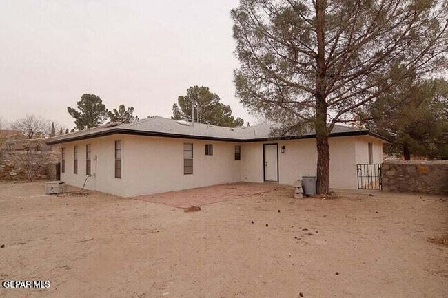 Building Photo - 727 Arredondo Dr