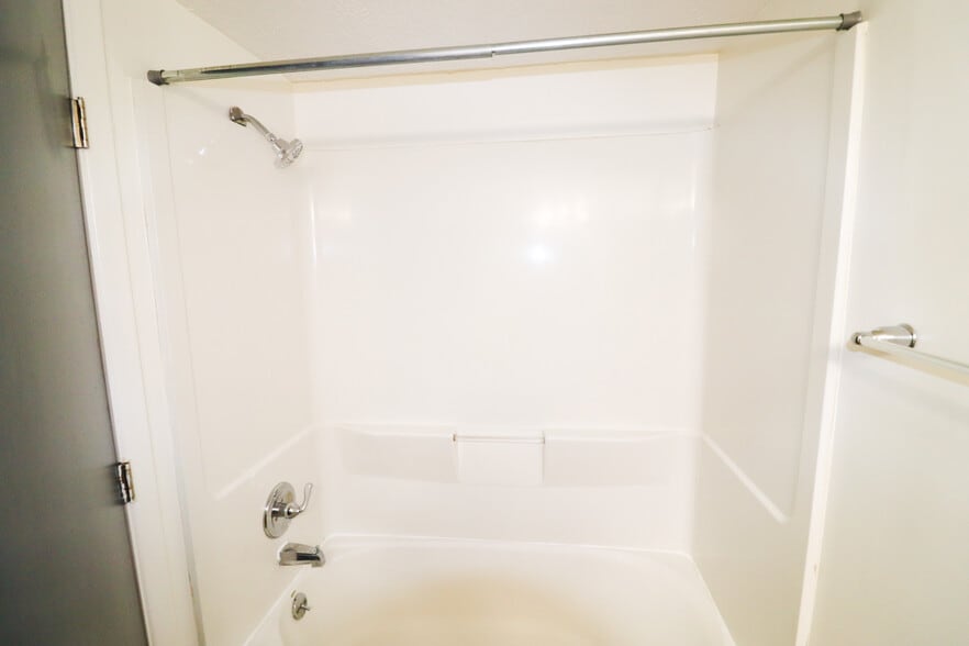 Building Photo - 2665 Bellevue Ave