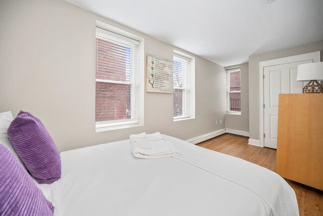 Building Photo - 370 Hanover St