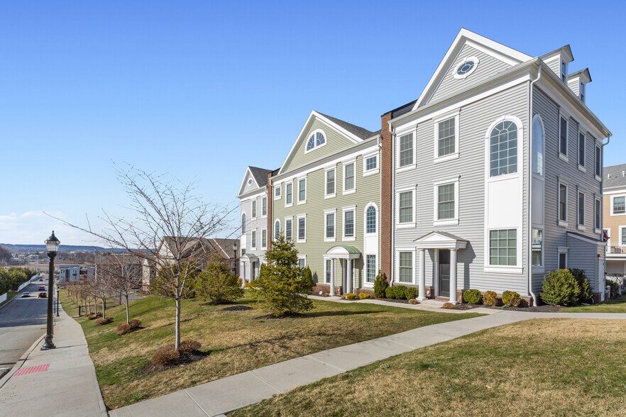 Building Photo - 293 Bradley Dr