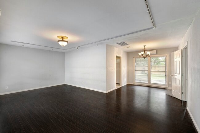 Building Photo - 4626 Evergreen St