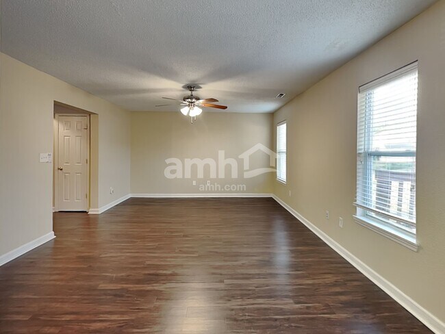 Building Photo - 1685 Willowview Ln
