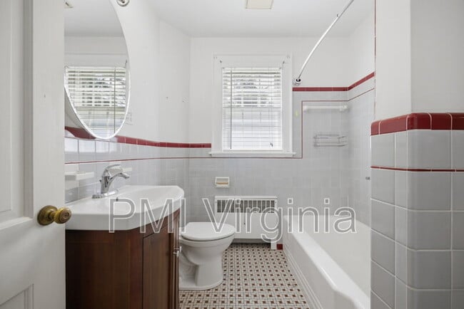 Building Photo - 400 Kemp Ln
