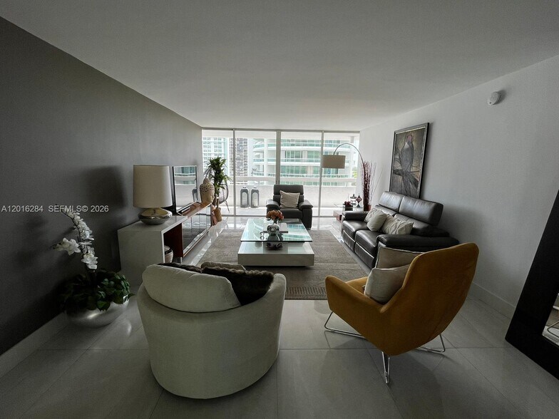 Building Photo - 1627 Brickell Ave