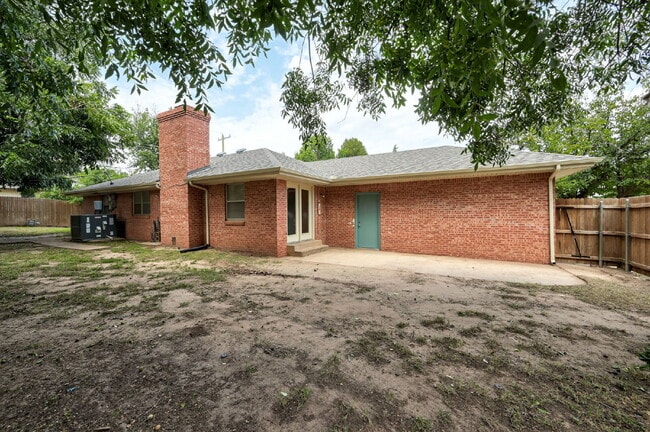 Building Photo - Rollingwood Beauty!
