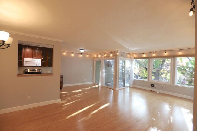 Building Photo - 22 Moss Ave