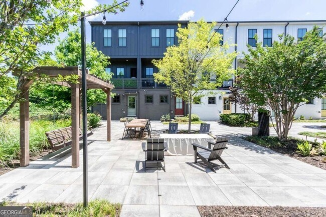 Building Photo - 912 Brees Ct