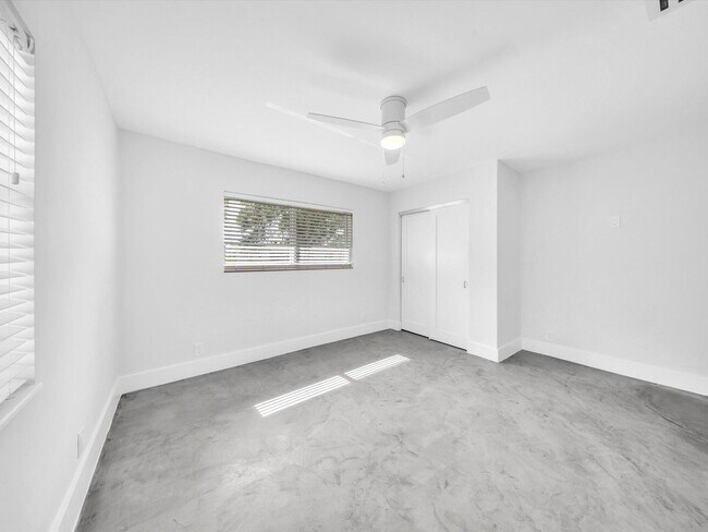 Building Photo - 1721 N 16th Ct