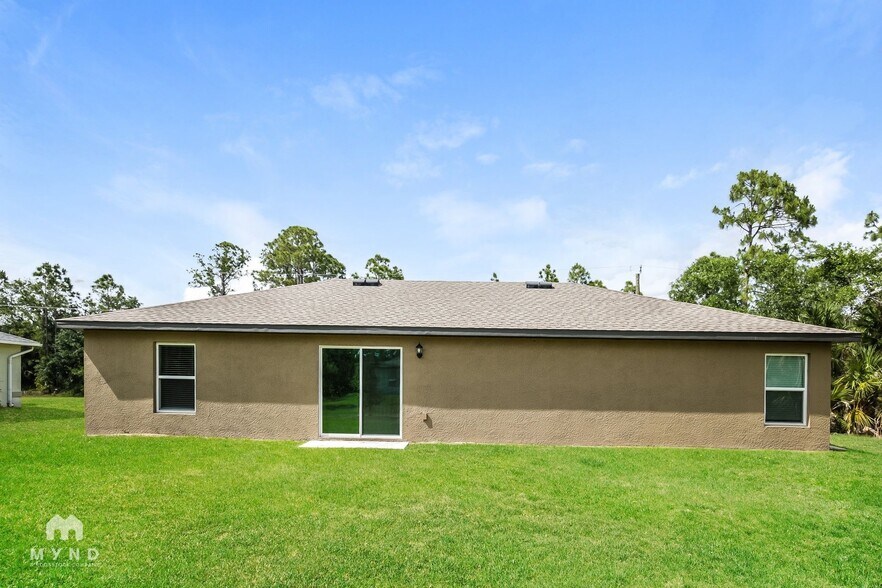 Building Photo - 5725 Centro Ave