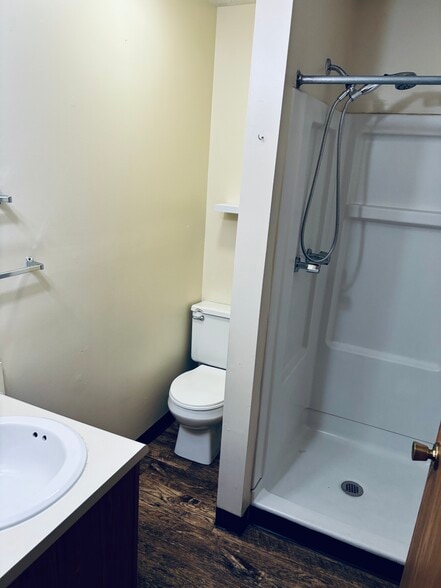 Building Photo - 102 McMillen Ave