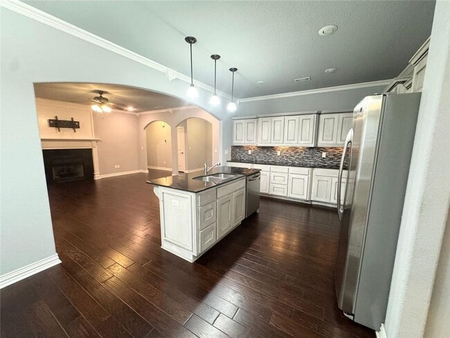 Building Photo - 33 Leona Dr