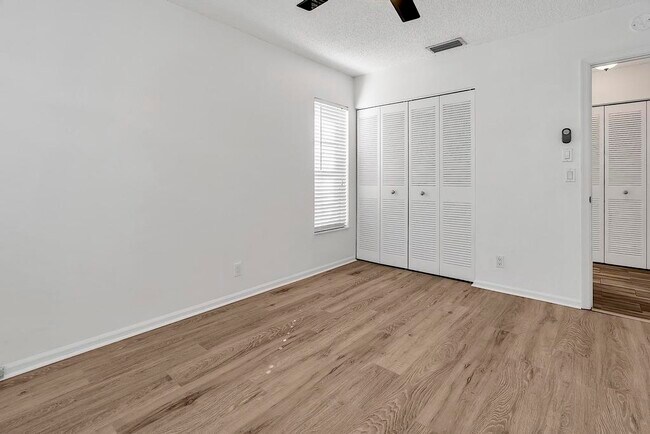 Building Photo - 416 Buttonwood Pl