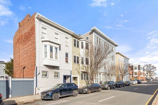 Building Photo - 377 Dorchester St