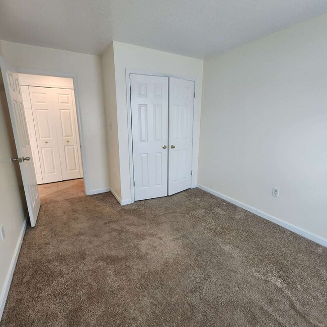 Building Photo - "Charming 3-Bed Townhouse with Finished Ba...