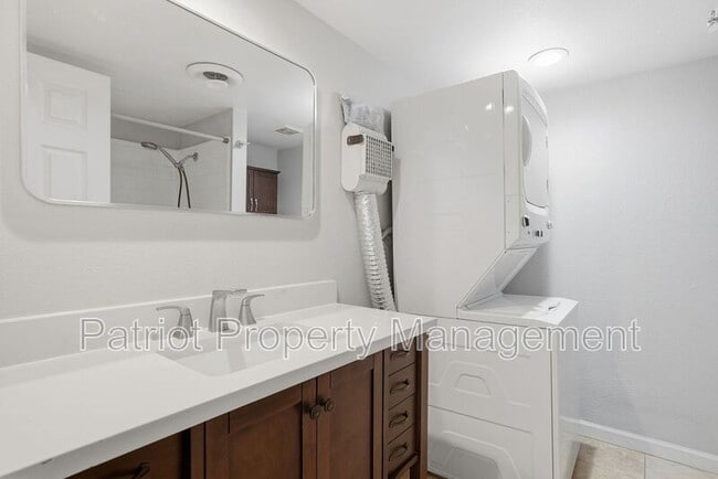 Building Photo - 1702 W Tuckey Ln