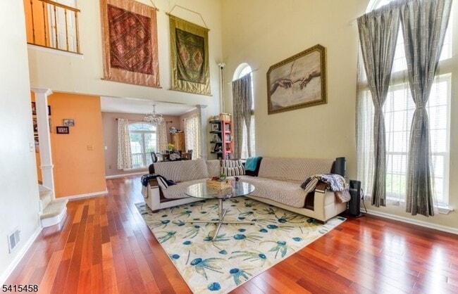 Building Photo - 10 Marco Polo Ct