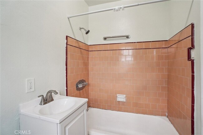 Building Photo - 122 W 110th St
