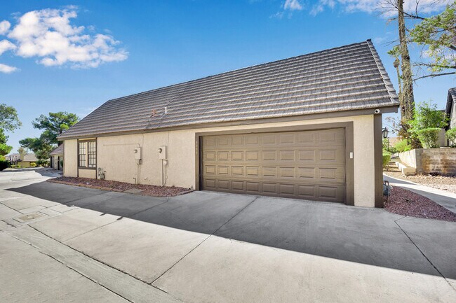 Building Photo - 3959 Salisbury Pl