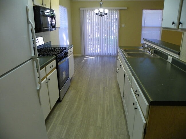 Building Photo - Welcome to this charming Centex home locat...