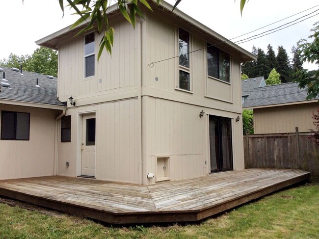 Building Photo - Large Remodeled 5 bed/3.5 bath with Attach...