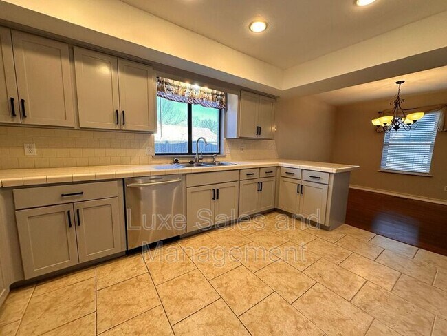 Building Photo - 2205 Basking Ridge Trail
