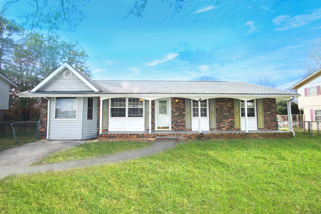 Primary Photo - 3615 Marymont Dr NW