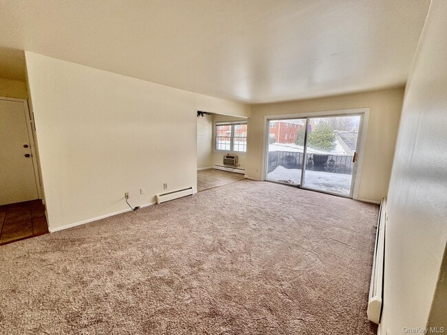 Building Photo - 7 Colonial Rd