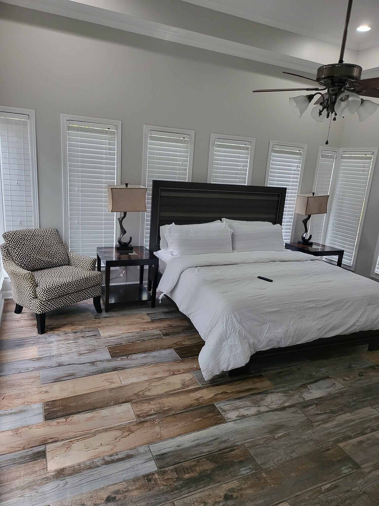 Building Photo - 33 Semple St