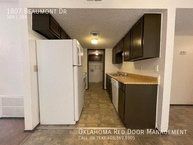 Building Photo - 1807 Beaumont Dr