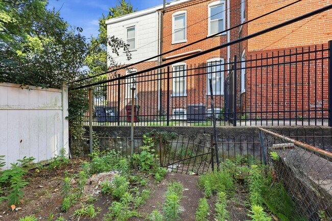 Building Photo - 529 N Clayton St