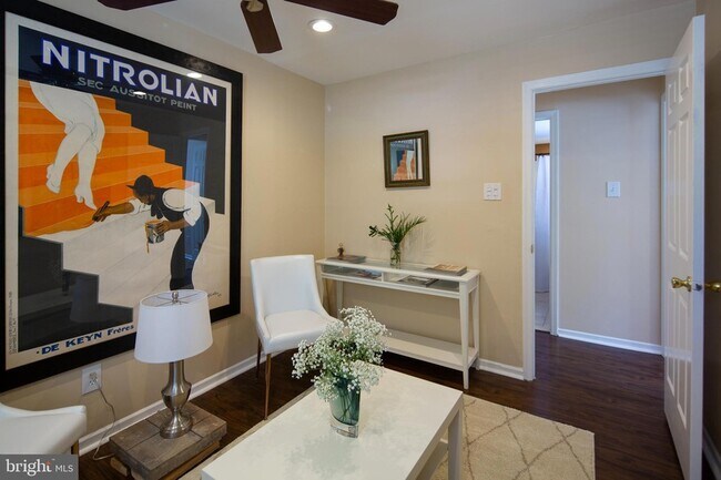 Building Photo - 12 Meadow Ln