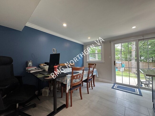 Building Photo - 1304 Dulles Pl