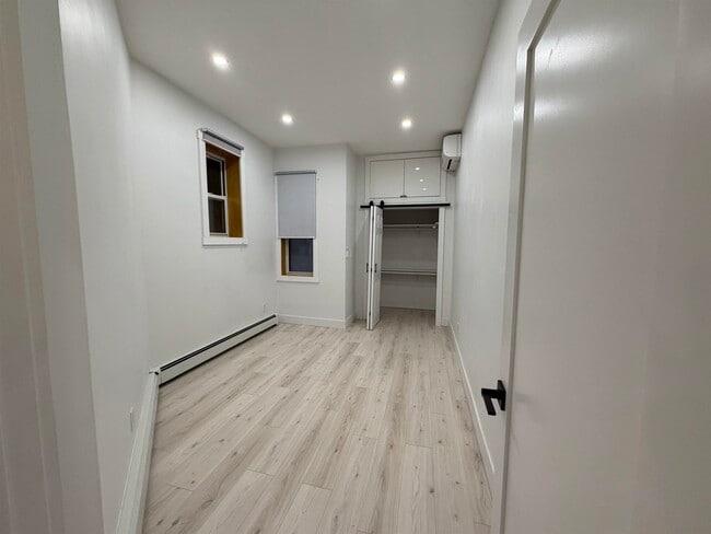 Building Photo - 202 28th St