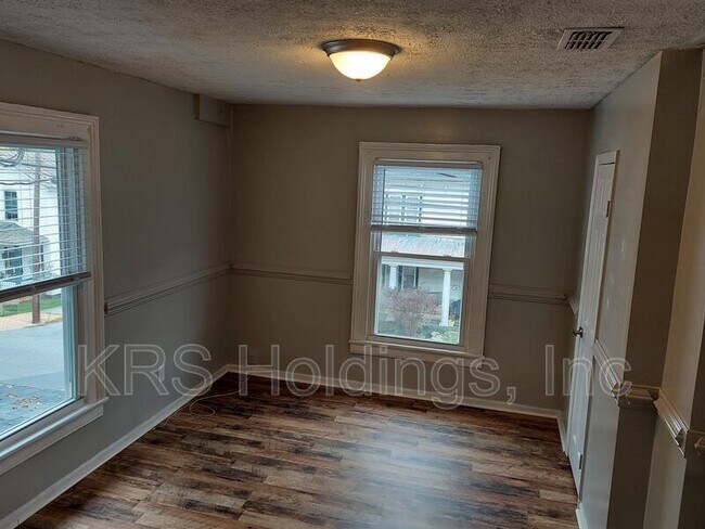 Building Photo - 607 Winthrop St