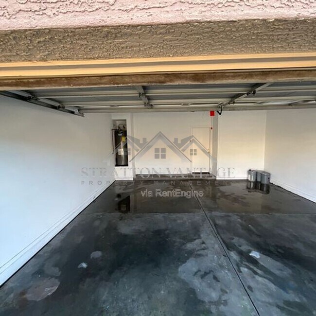 Building Photo - 11381 W Yuma St