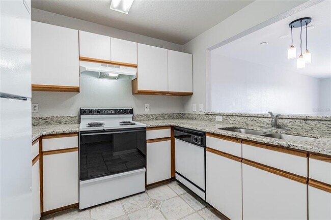 Building Photo - 2323 Feather Sound Dr