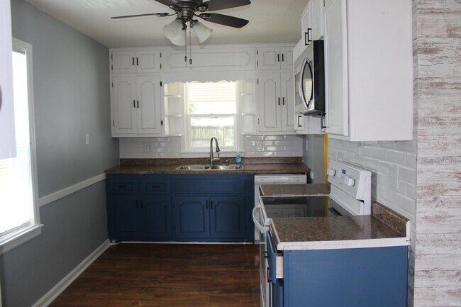Building Photo - 2300 Haven Dr