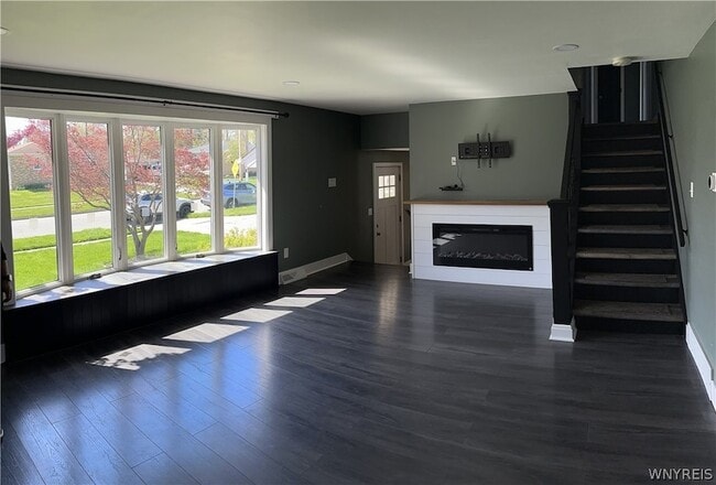 Building Photo - 221 Marrano Dr