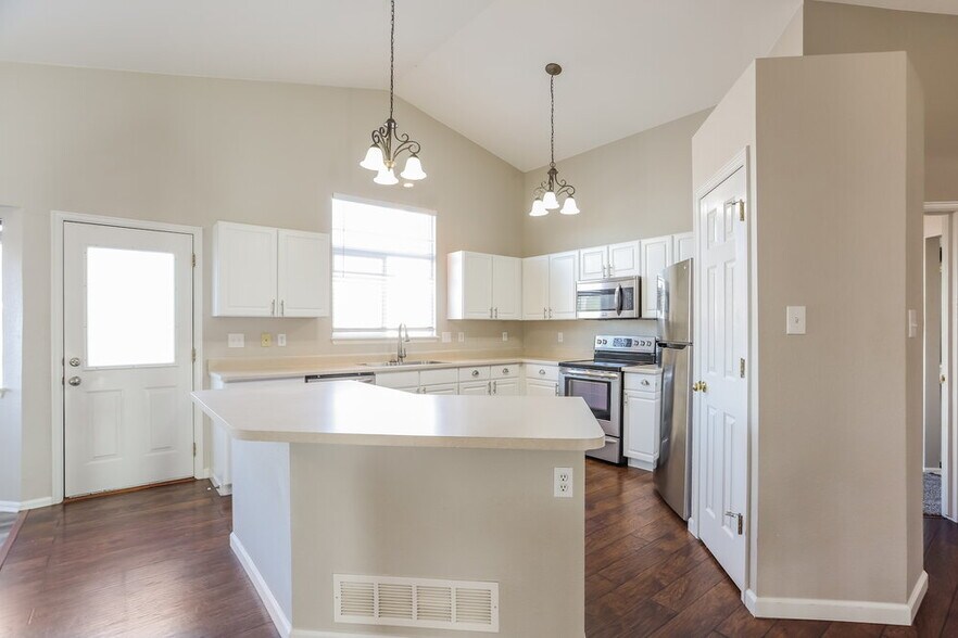 Building Photo - 11357 E 116th Ave