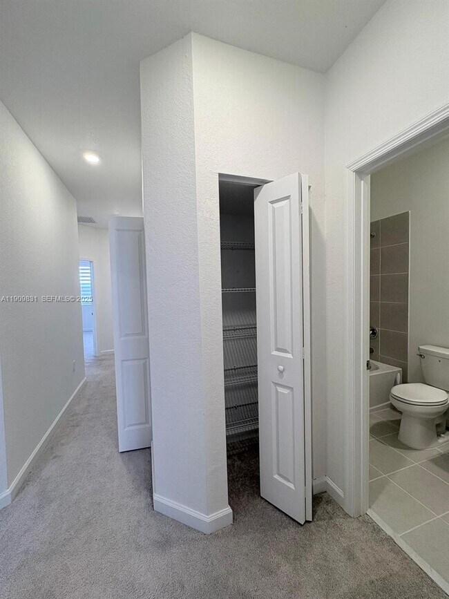 Building Photo - 2490 SE 29th St