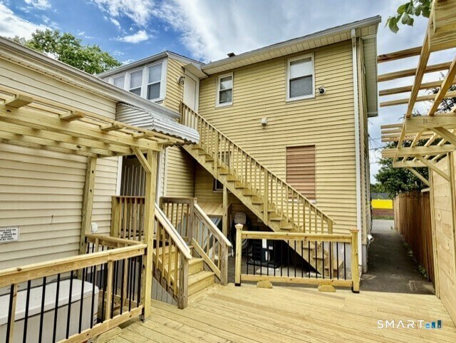 Building Photo - 10 Wells Ave