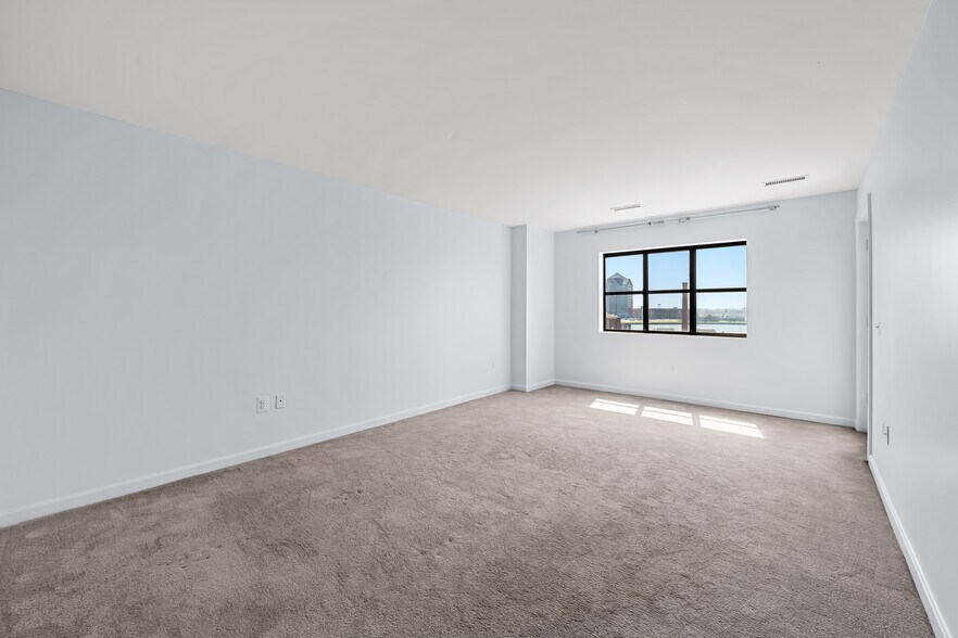 Building Photo - 2702 Lighthouse Pt E