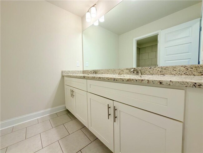 Building Photo - 470 Hellen Vly Dr