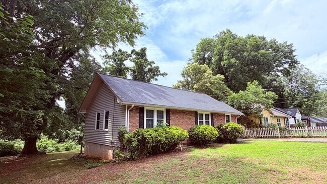 Building Photo - Venetian Hills Hidden Gem! 3 Bed - 2 Bath Near Fort McPherson, Available NOW!
