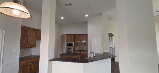 Building Photo - Recently remodeled 4 bedrooms, 3 bathrooms and move-in ready!
