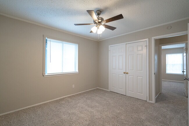 Building Photo - 1121 Via Del Rey