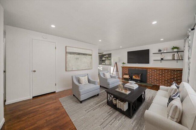 Building Photo - 5629 N Moore St