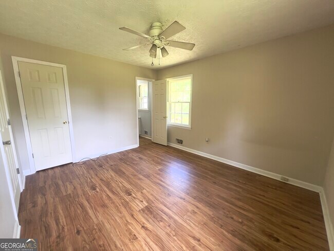 Building Photo - 1140 Barber Creek Dr